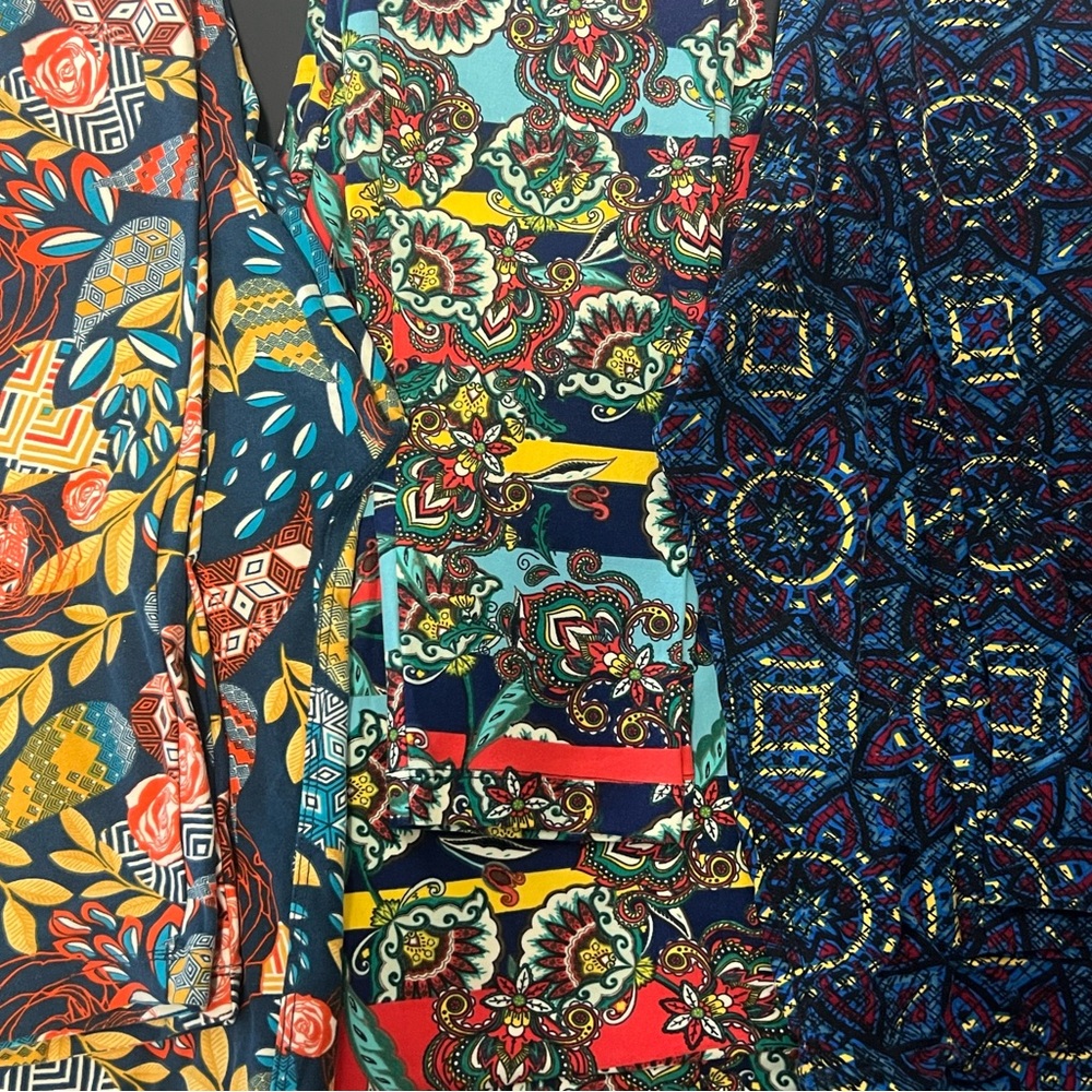 LuLaRoe Colorful Patterned Leggings One Size
3 pairs good condition